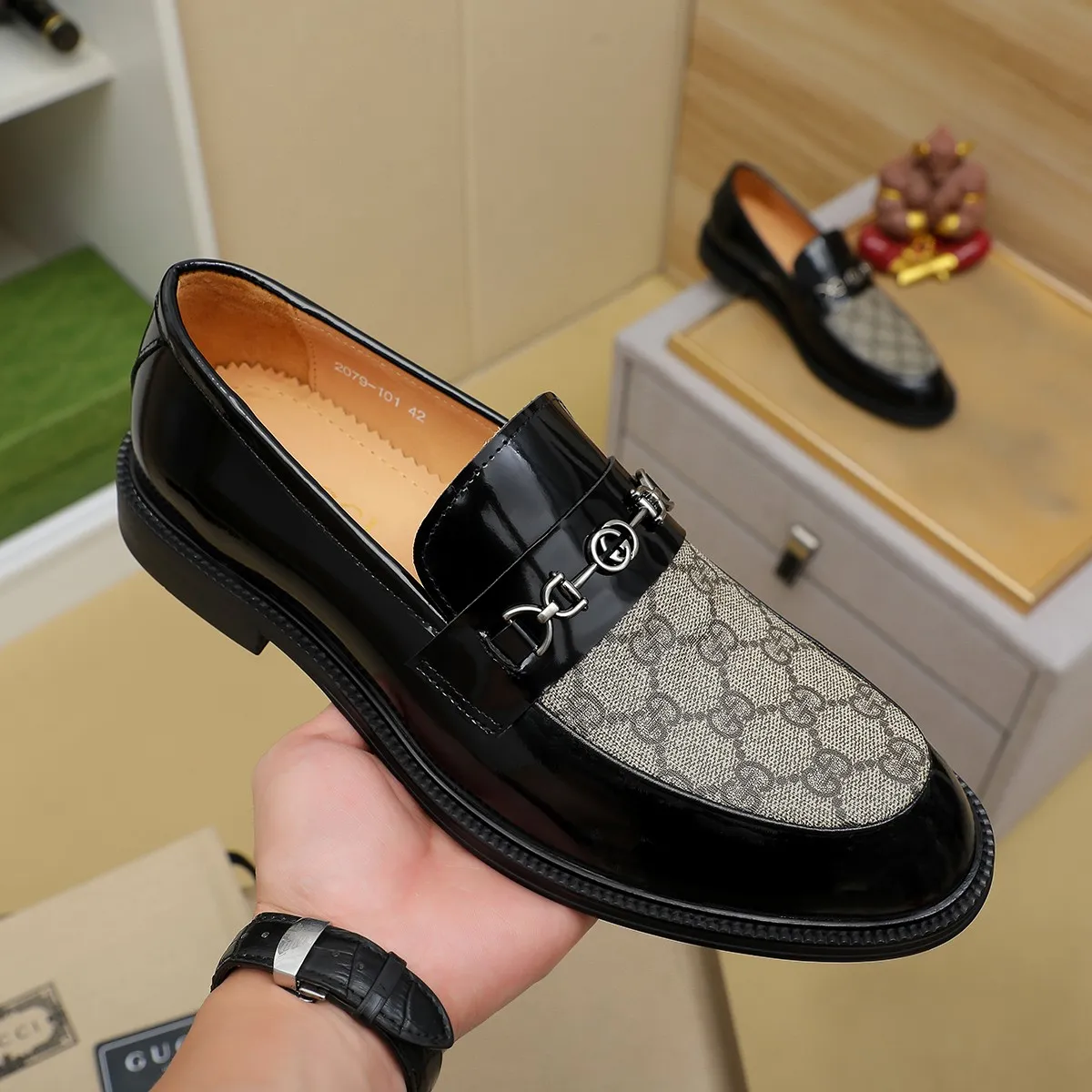 Men's shoes 💰460 💰💰Gucci official website men's business formal leather shoes update💥Hong Kong counters synchronize new styles💥completely one to one replica shipment👍zero difference in counter quality 0⃣️all made of imported first-layer cowhide on the outside with original hardware buckles➕water-dyed🐂leather lining production, color, code matching 39-44 (customized at 38.45.46)……